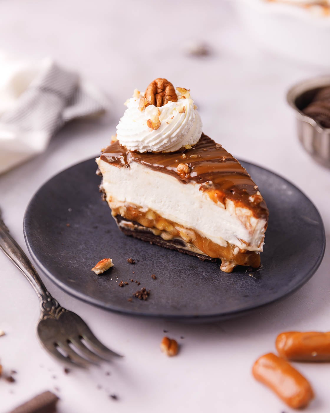 The best Creamy No-bake Turtle Cheesecake Recipe