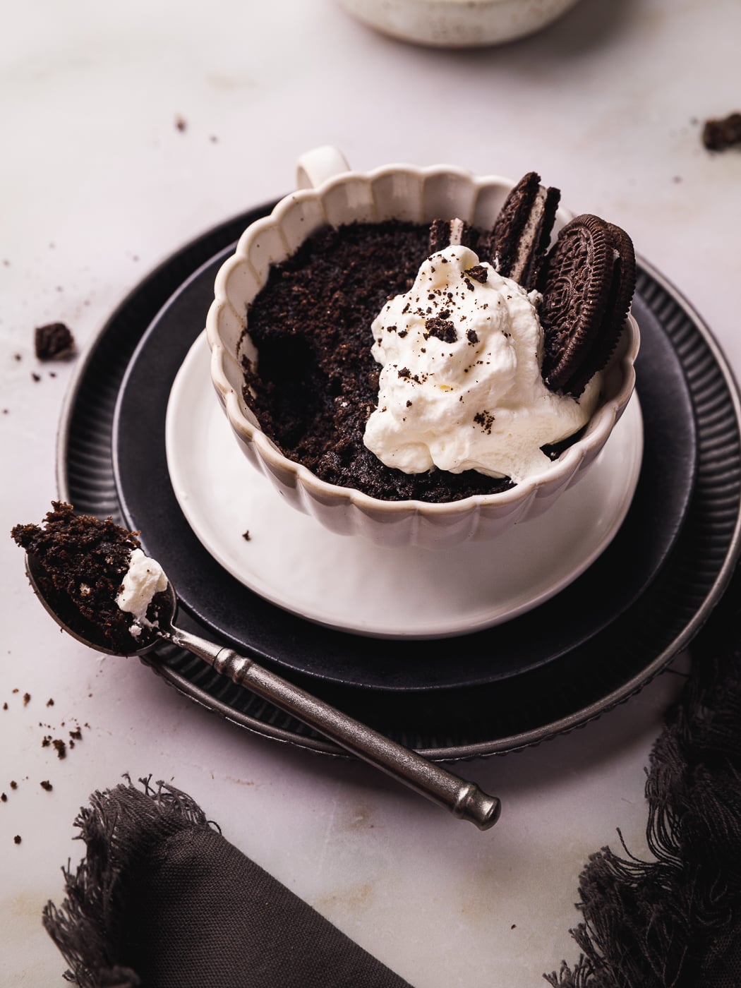 The best Oreo Mug Cake Recipe (microwaved!)