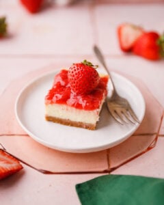 Simple Strawberry Cheesecake Bars Recipe
