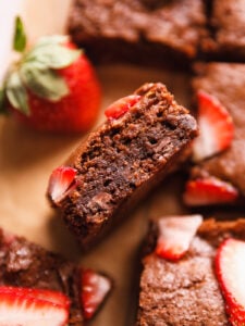 Fudgy & Easy chocolate strawberry brownies recipe