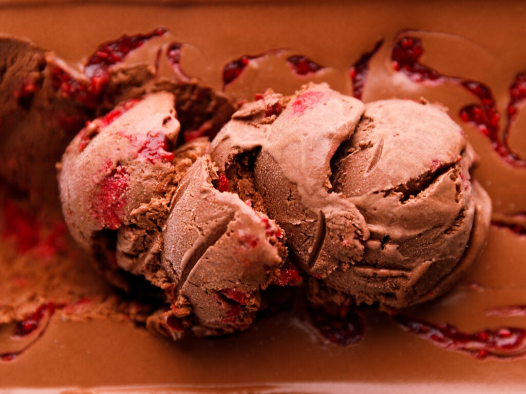 No-Churn Dark Chocolate Raspberry Ice Cream (Ultra Creamy!)