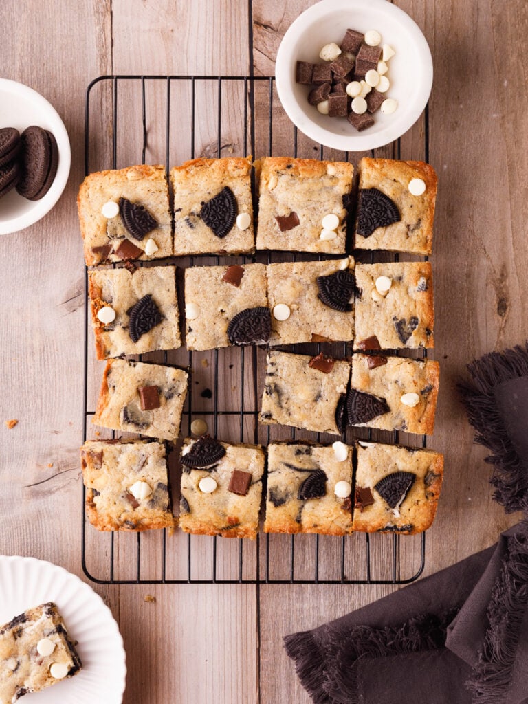 Thick & Chewy Cookies and Cream Cookie Bars