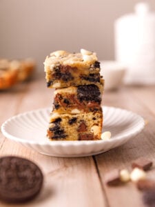 Thick & Chewy Cookies and Cream Cookie Bars